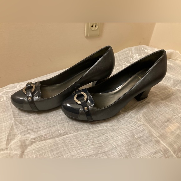 Monet Blue Due Classic Leather Pump - Picture 2 of 6